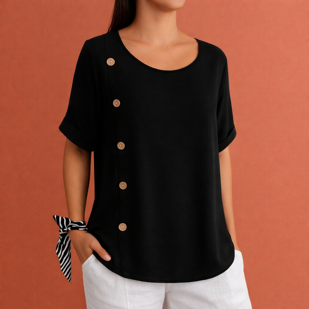 Dames blouse in zwart met minimalistisch design, zacht en comfortabel voor casual en stijlvolle outfits.