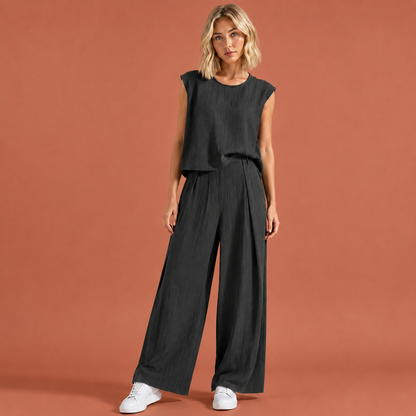 Dames linnen tweedelige set in zwart met minimalistisch design, zacht en comfortabel voor casual en stijlvolle outfits.