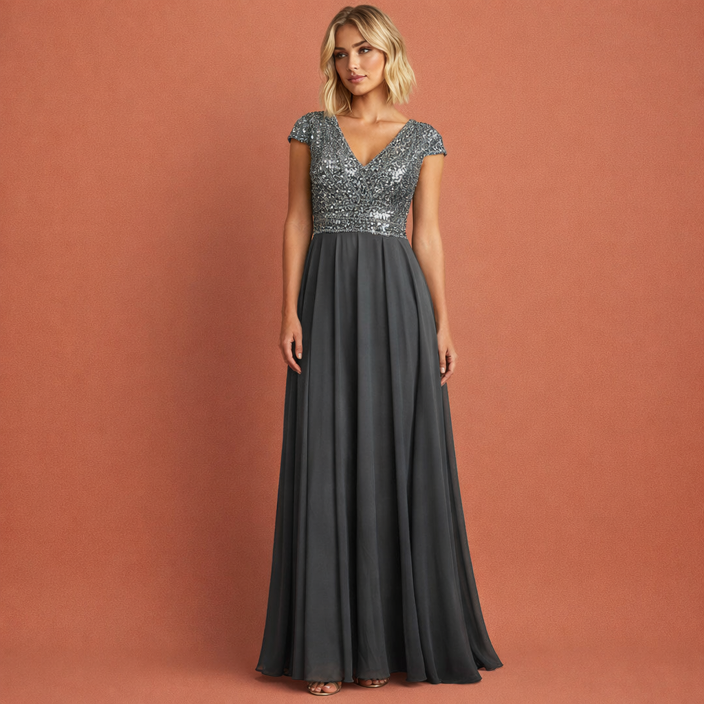 Dames maxi avondjurk in zwart met minimalistisch design, zacht en comfortabel voor casual en stijlvolle outfits.