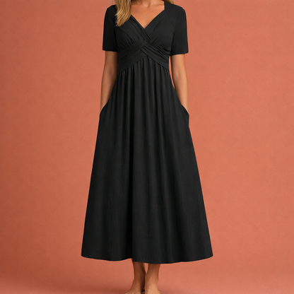 Dames maxi zomerjurk in zwart met minimalistisch design, zacht en comfortabel voor casual en stijlvolle outfits.