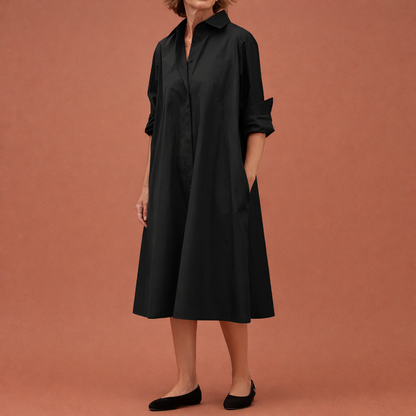Dames midi blousejurk in zwart met minimalistisch design, zacht en comfortabel voor casual en stijlvolle outfits.