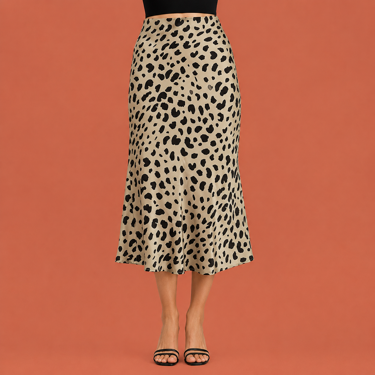 Dames midi rok in zwart met leopard print, zacht en comfortabel voor casual en stijlvolle outfits.