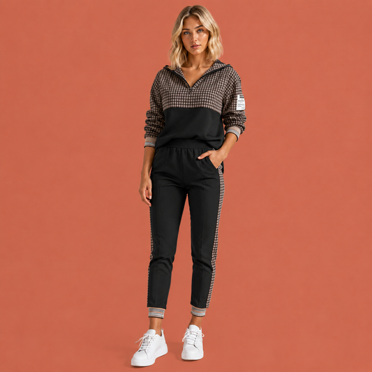 Dames outdoor set in zwart met minimalistisch design, zacht en comfortabel voor casual en stijlvolle outfits.