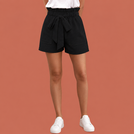 Dames paperbag short in zwart met minimalistisch design, zacht en comfortabel voor casual en stijlvolle outfits