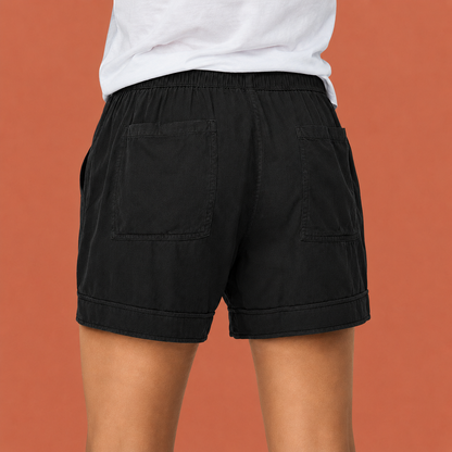 Dames short in zwart met minimalistisch design, zacht en comfortabel voor casual en stijlvolle outfits.