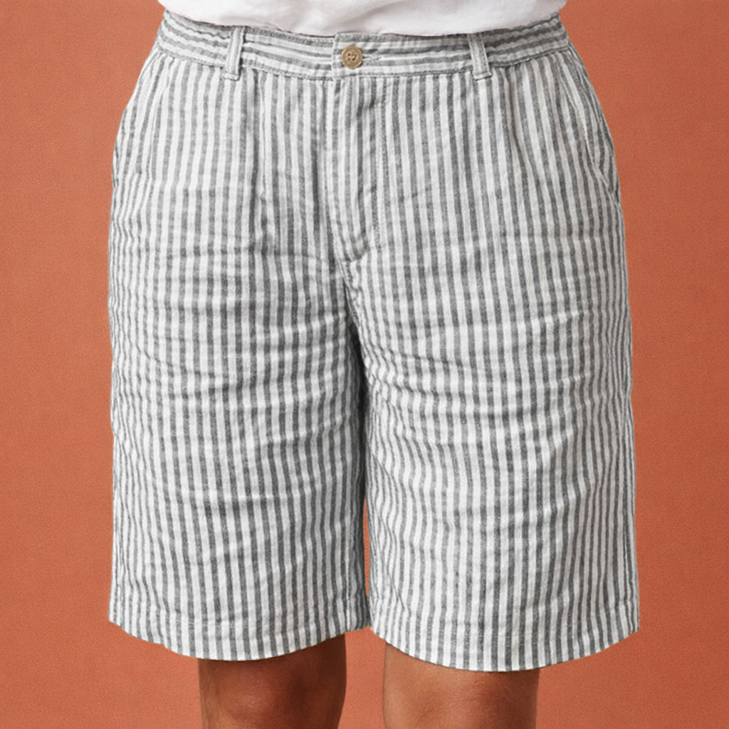 Dames shorts in zwart met minimalistisch design, zacht en comfortabel voor casual en stijlvolle outfits.