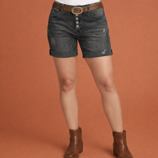 Dames shorts in zwart met minimalistisch design, zacht en comfortabel voor casual en stijlvolle outfits.