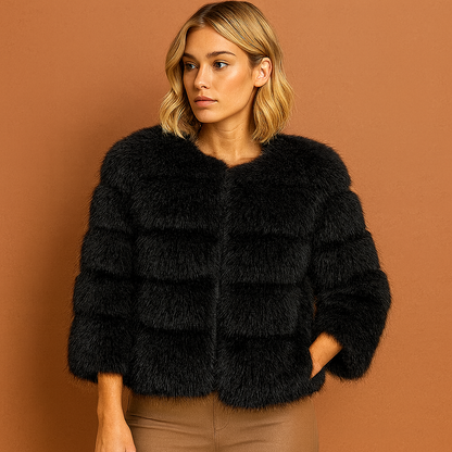 Zwarte elegante damesjas met luxe uitstraling en comfortabele pasvorm, ideaal voor stijlvolle outfits.