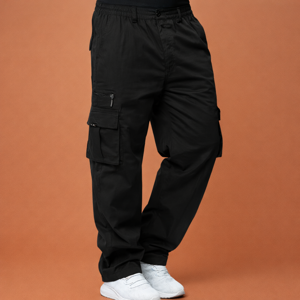 Dames cargo broek in zwart met minimalistisch design, zacht en comfortabel voor casual en stijlvolle outfits.