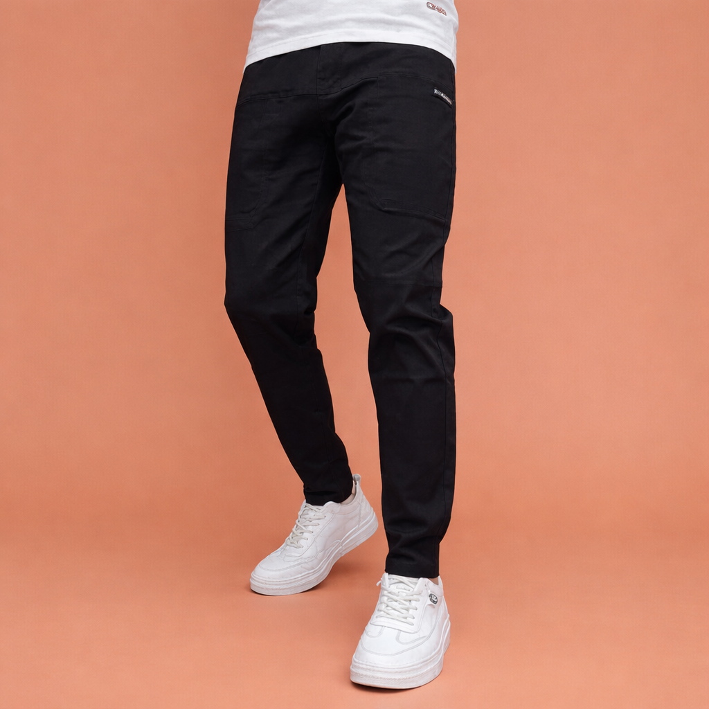 Heren cargo broek in zwart met minimalistisch design, zacht en comfortabel voor casual en stijlvolle outfits.