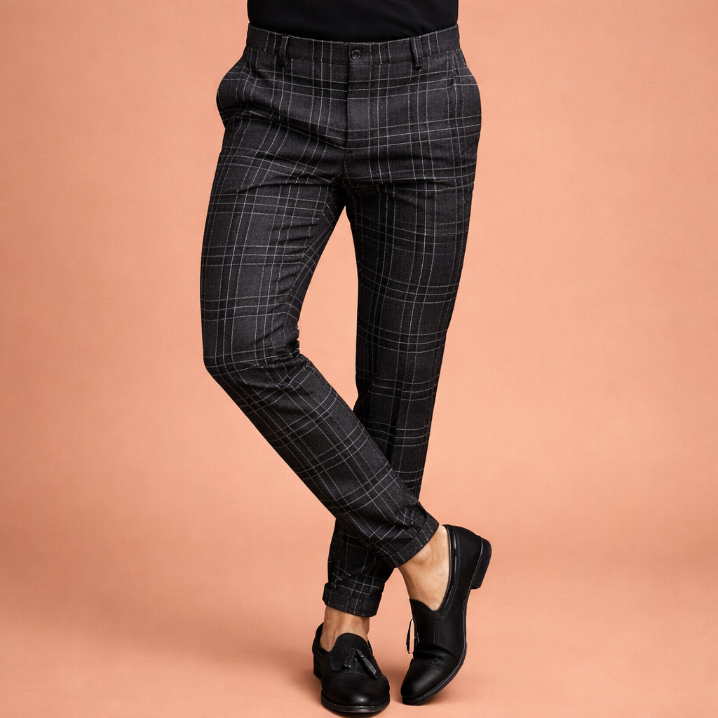 Heren pantalon in zwart met minimalistisch design, zacht en comfortabel voor casual en stijlvolle outfits.