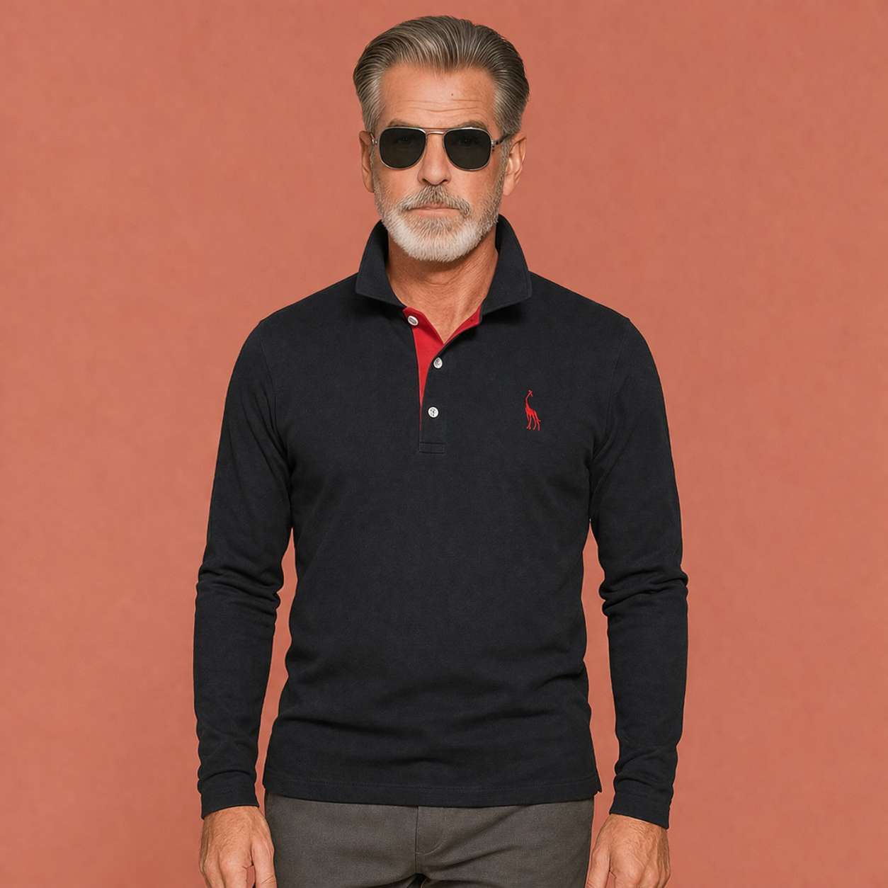 Heren polo in zwart met minimalistisch design, zacht en comfortabel voor casual en stijlvolle outfits.