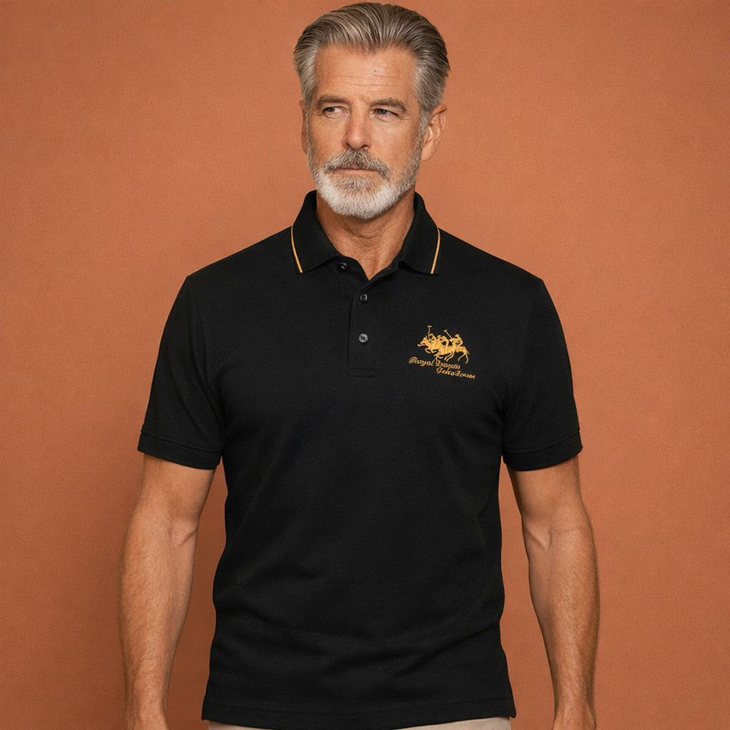 Heren polo in zwart met minimalistisch design, zacht en comfortabel voor casual en stijlvolle outfits.