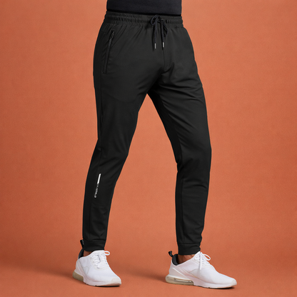 Dames sportbroek in zwart met minimalistisch design, zacht en comfortabel voor casual en stijlvolle outfits.