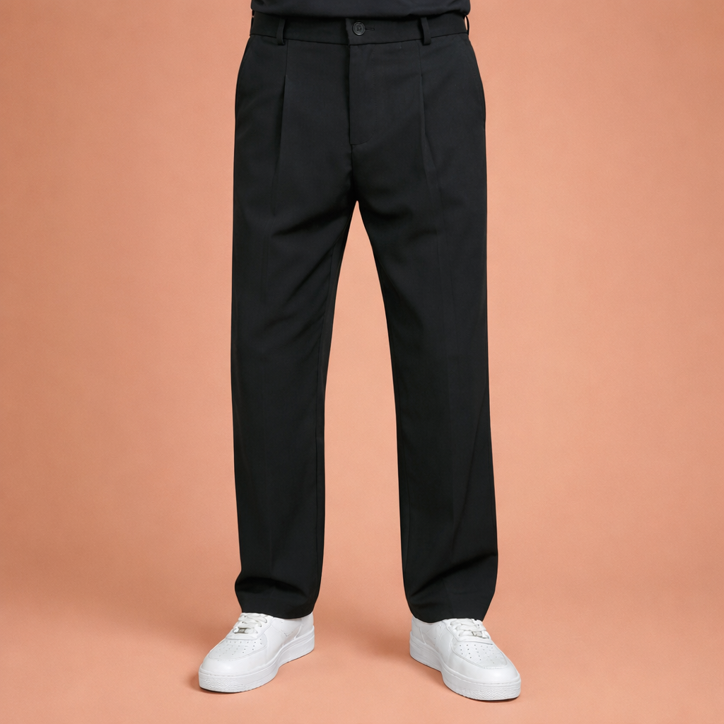 Heren broek in zwart met minimalistisch design, zacht en comfortabel voor casual en stijlvolle outfits.