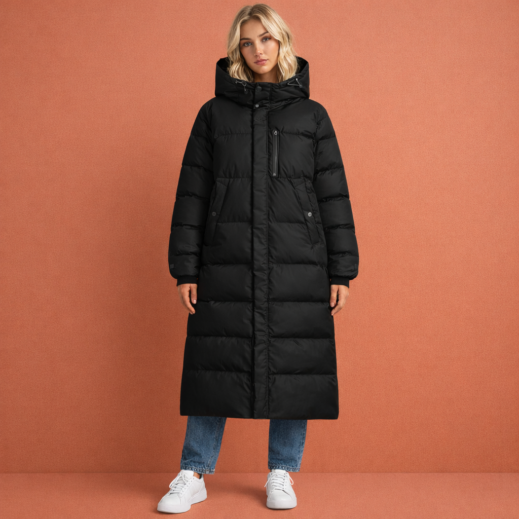 Zwarte lange winterjas voor dames met voorzakken, ideaal voor koude dagen en comfortabel dagelijks gebruik.