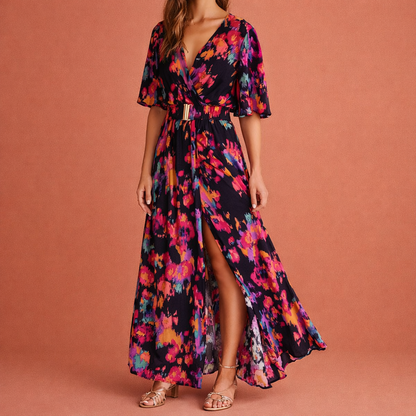 Dames maxi wikkeljurk in zwart met minimalistisch design, zacht en comfortabel voor casual en stijlvolle outfits.