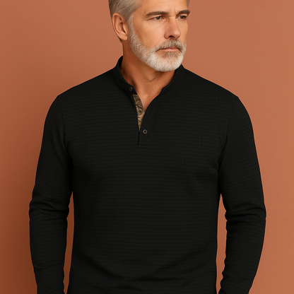 Zwarte heren longsleeve polo met moderne pasvorm en klassieke kraag, ideaal voor zowel casual als zakelijke outfits.