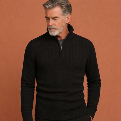 Zwarte stijlvolle heren trui met klassiek kabelpatroon en comfortabele pasvorm, ideaal voor dagelijks gebruik en koude dagen.