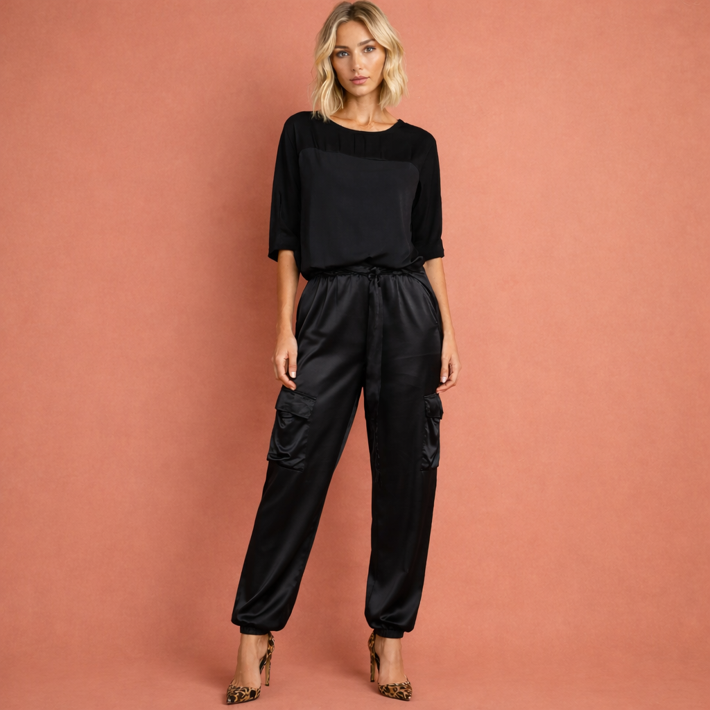 Zwarte verfijnde elegante set voor dames met een comfortabele pasvorm, ideaal voor chique gelegenheden en stijlvolle outfits.