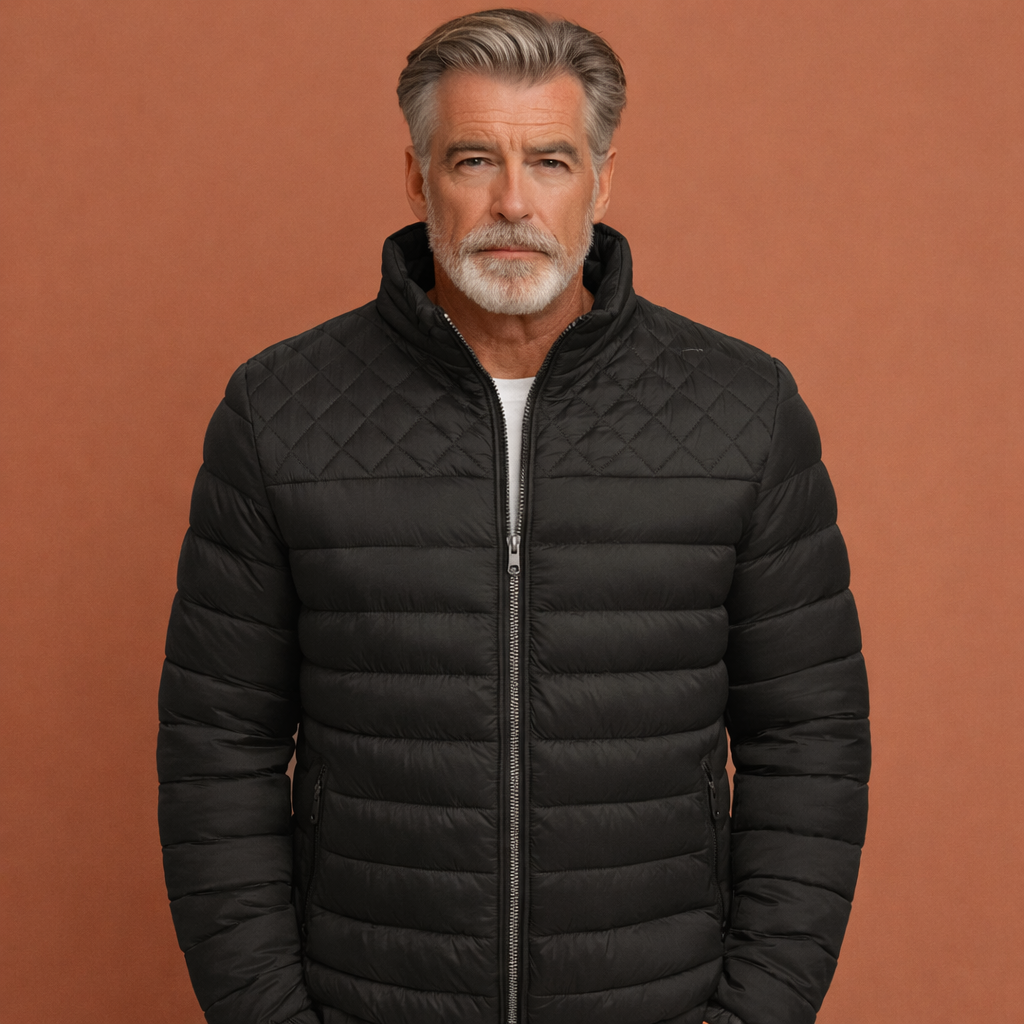 Zwarte winter bomberjas voor heren met comfortabele pasvorm, ideaal voor dagelijks gebruik tijdens koude dagen.