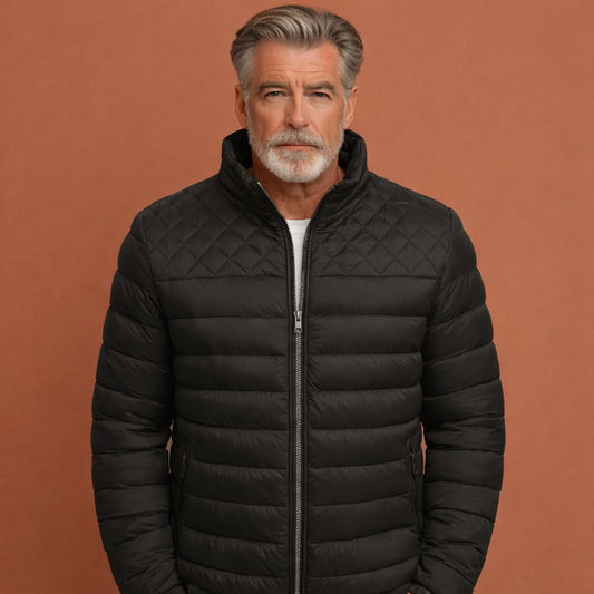 Zwarte winter bomberjas voor heren met comfortabele pasvorm, ideaal voor dagelijks gebruik tijdens koude dagen.